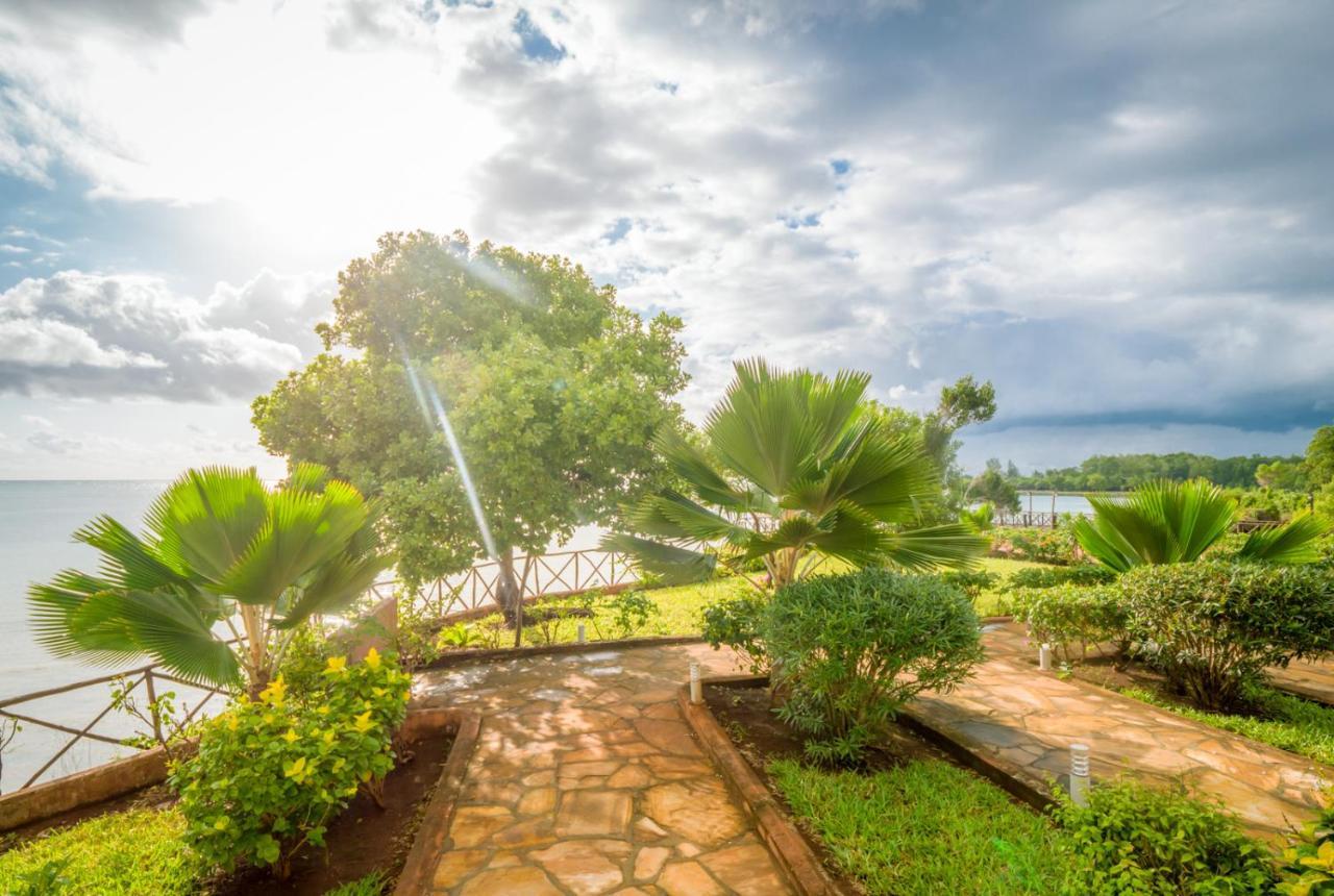 Azao Resort & Spa Pongwe Esterno foto