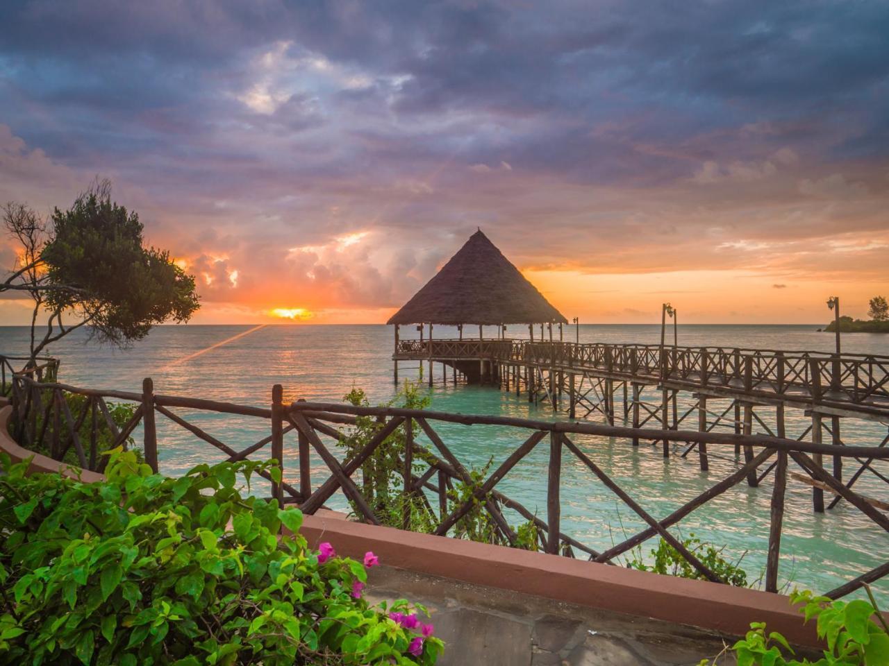 Azao Resort & Spa Pongwe Esterno foto